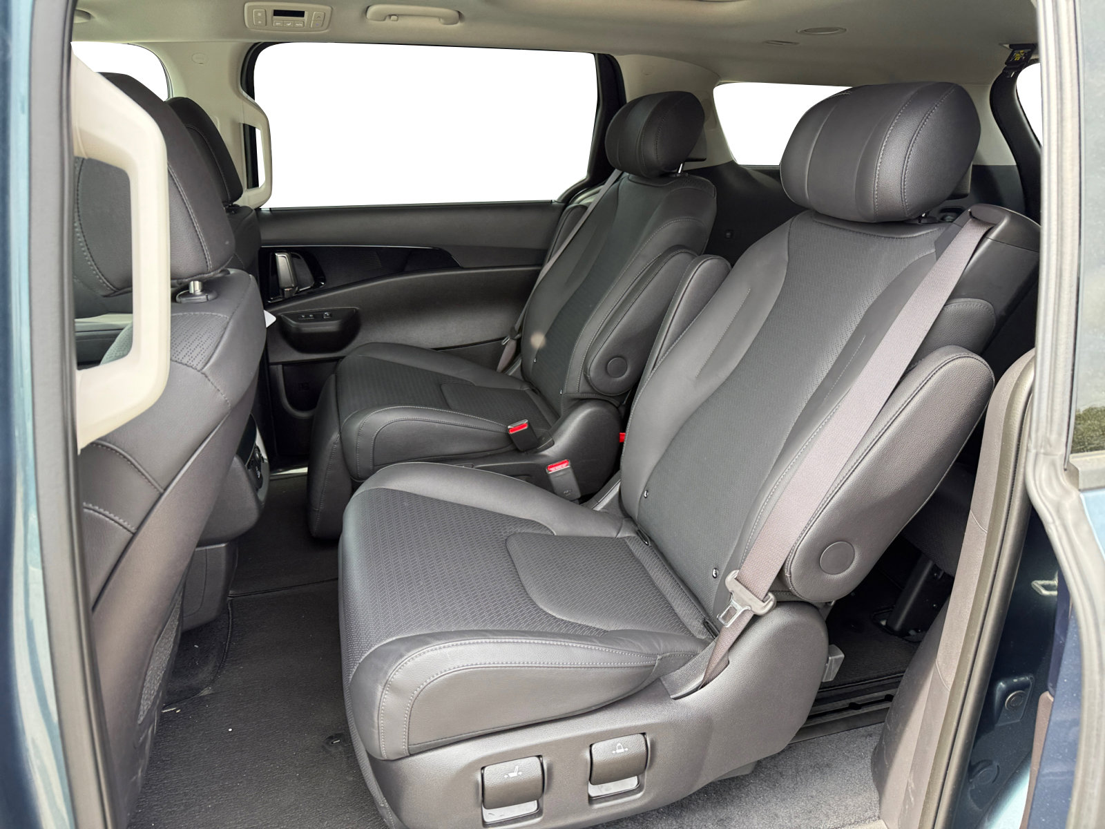 New 2025 Kia Carnival SX Prestige image 16