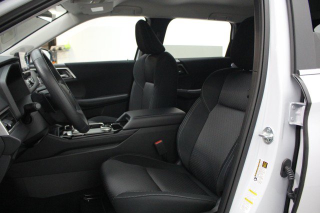 New 2026 Mitsubishi Outlander ES image 7