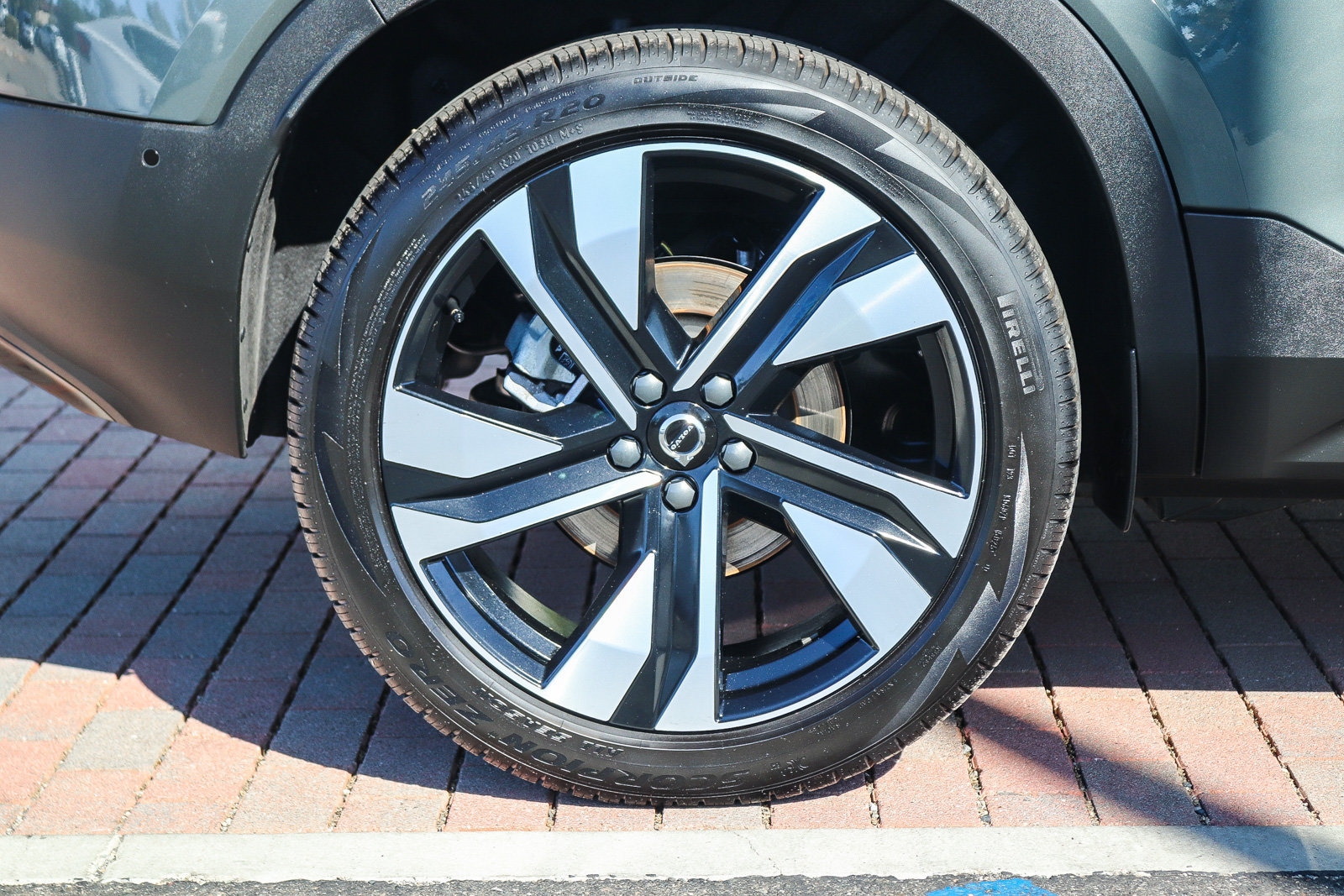 Used 2026 Volvo XC40 B5 Plus AWD/4WD image 9