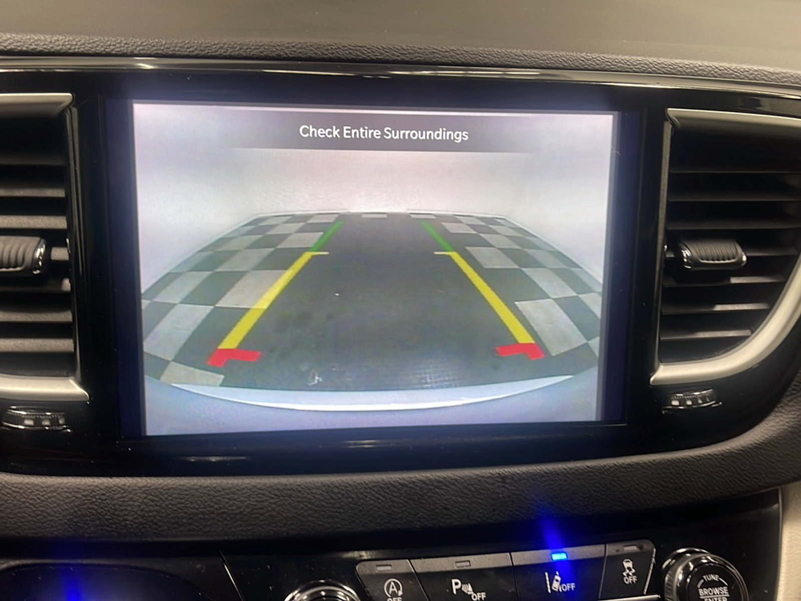 Used 2024 Chrysler Pacifica Touring-L FWD image 9