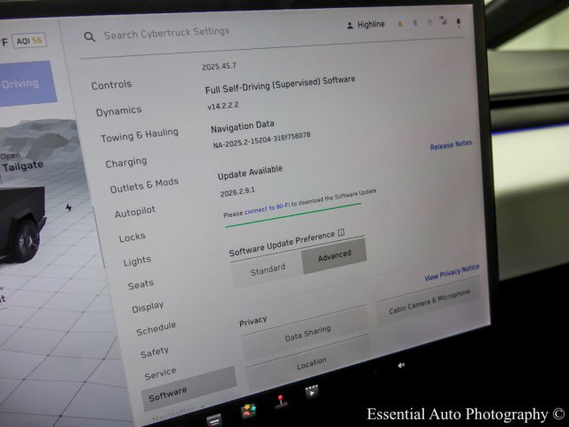 Used 2024 Tesla Cybertruck AWD Crew Cab image 31