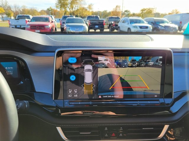 Used 2025 Volkswagen Atlas Cross Sport SE image 16