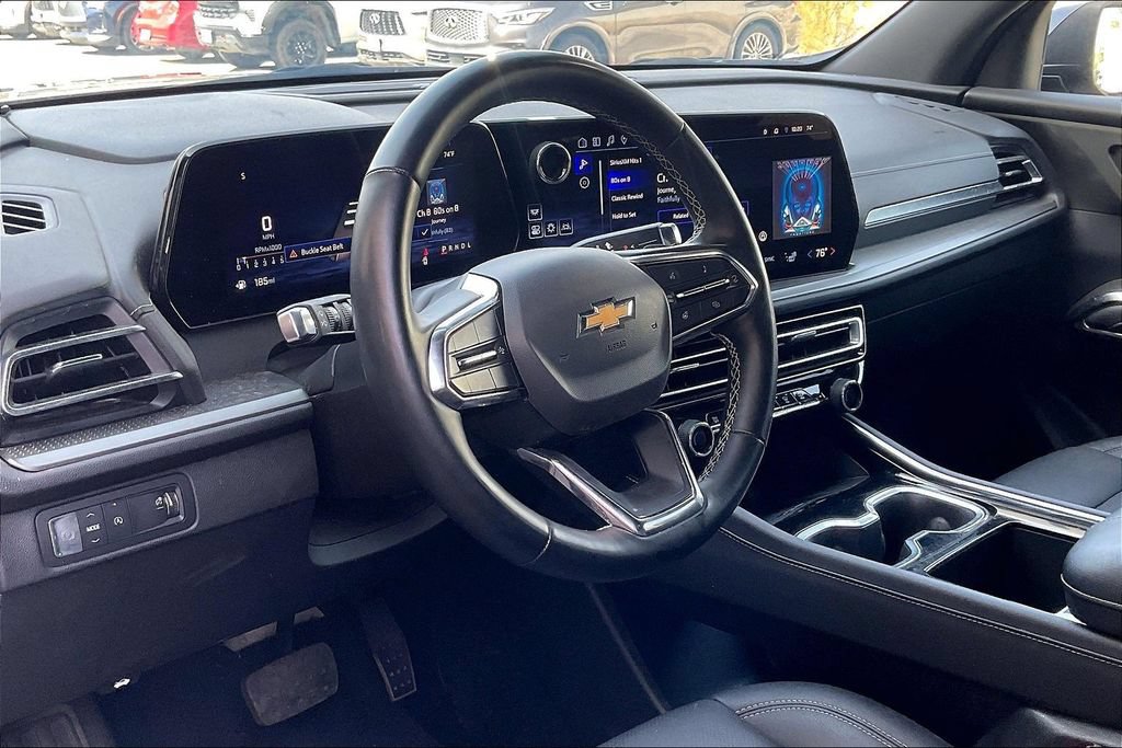 Used 2025 Chevrolet Traverse LT FWD image 14