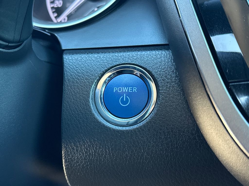 Used 2021 Toyota Camry LE image 32