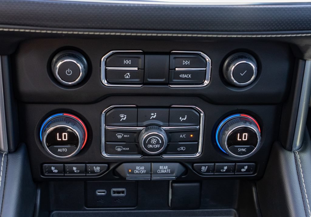 Used 2022 Chevrolet Suburban Premier AWD/4WD image 19