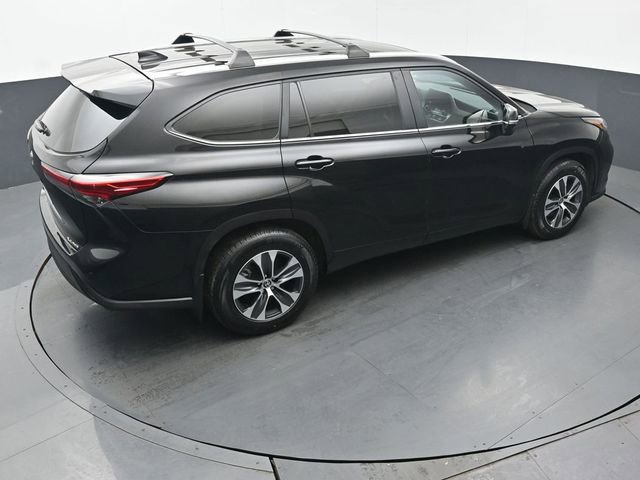 Used 2023 Toyota Highlander XLE AWD/4WD image 40