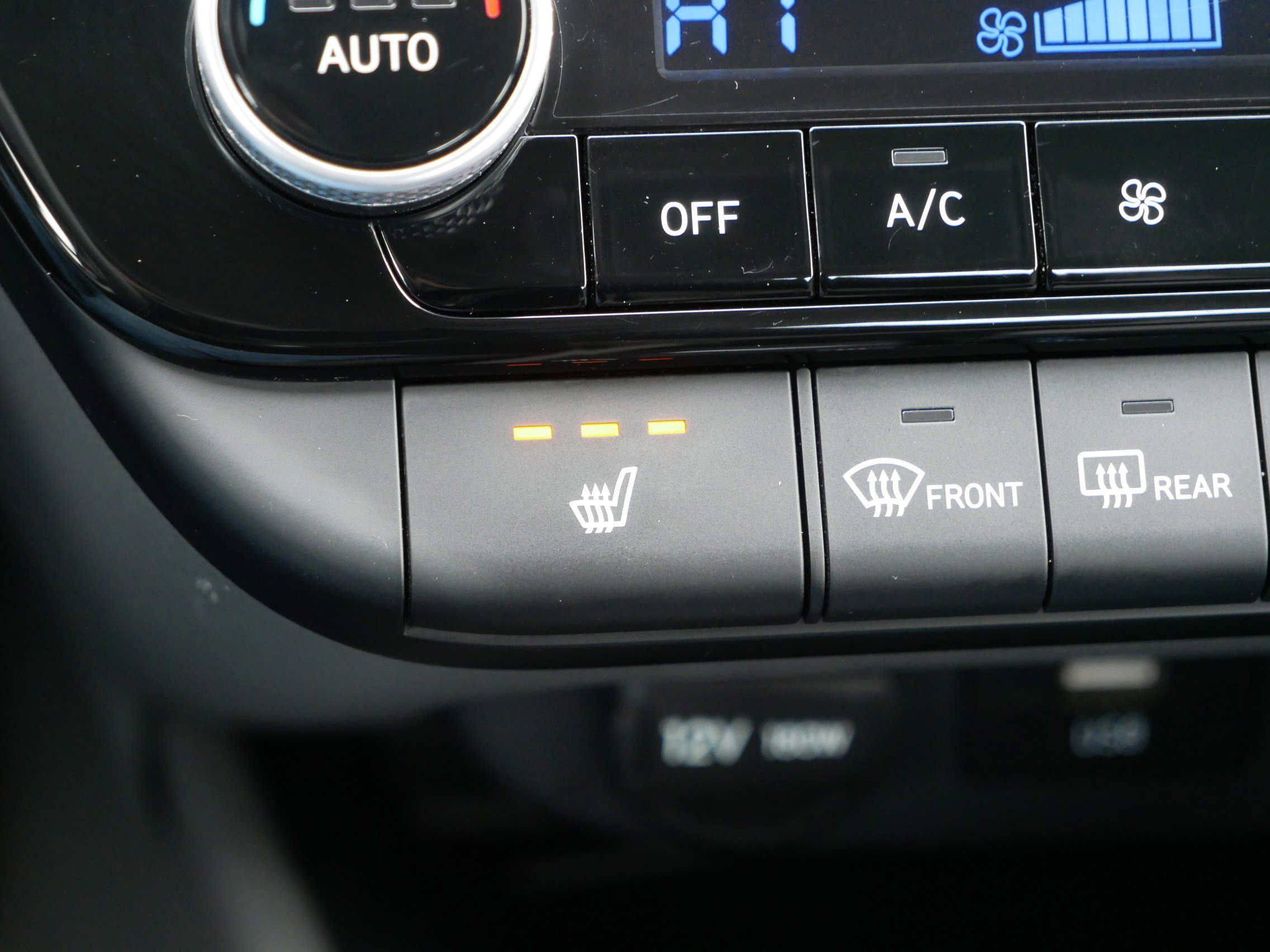 Used 2023 Hyundai Elantra SEL w/ Convenience Package image 28