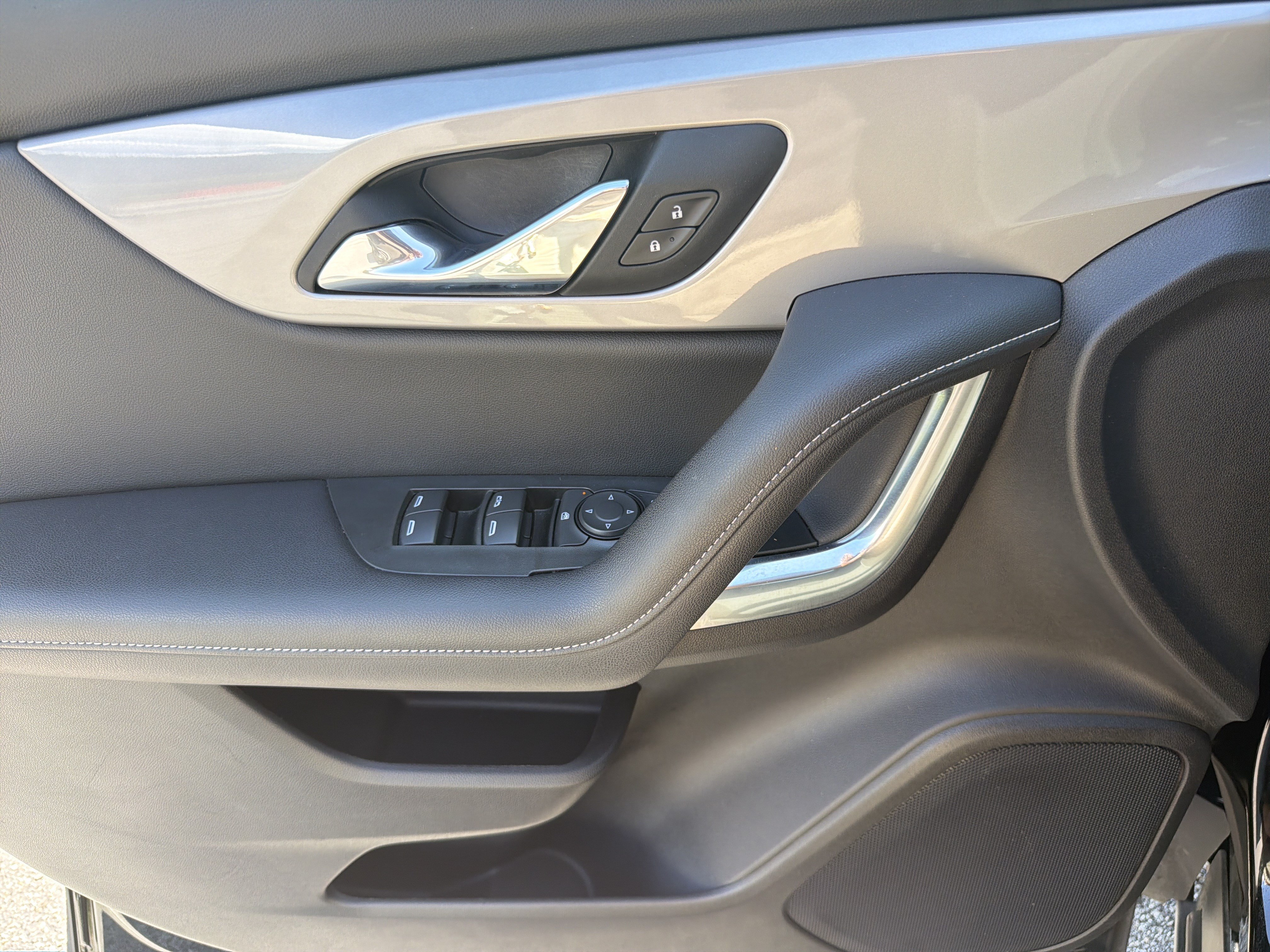 Used 2025 Chevrolet Blazer LT FWD image 20