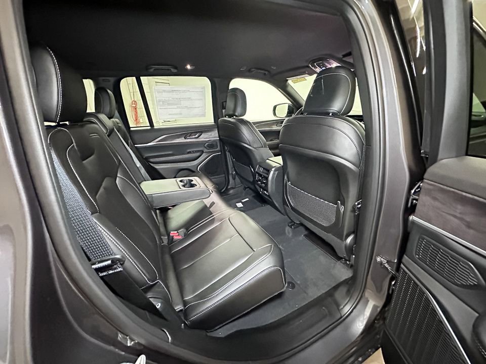 New 2025 Jeep Grand Cherokee Limited image 4
