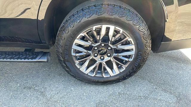Used 2025 Chevrolet Tahoe Z71 AWD/4WD image 31