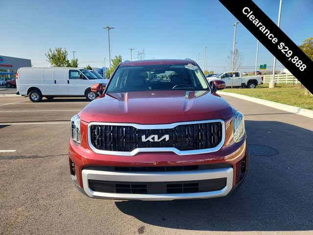Used 2023 Kia Telluride EX w/ EX Captain's Chair Package image 3