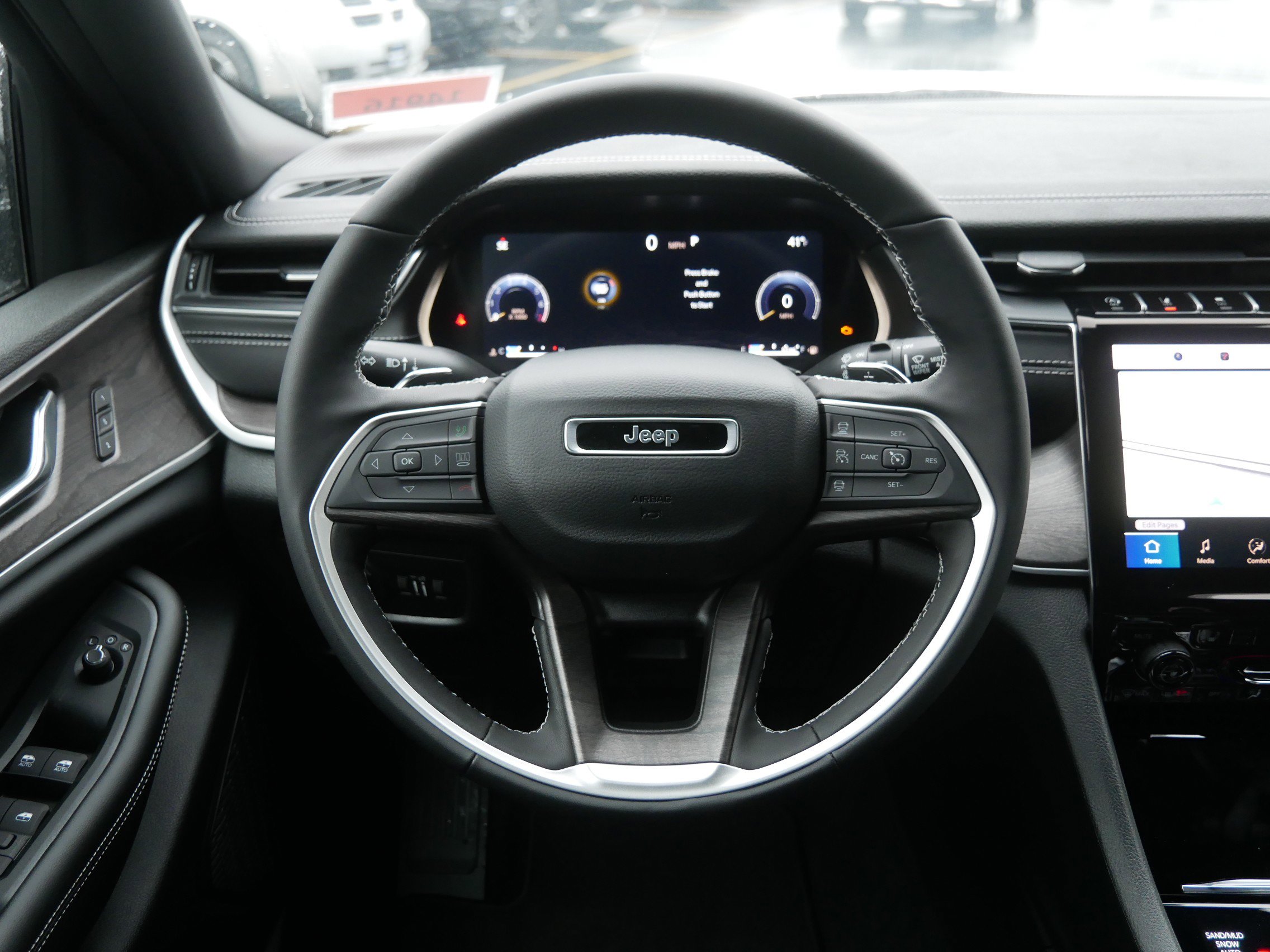 New 2025 Jeep Grand Cherokee Limited w/ Black Appearance Package image 11