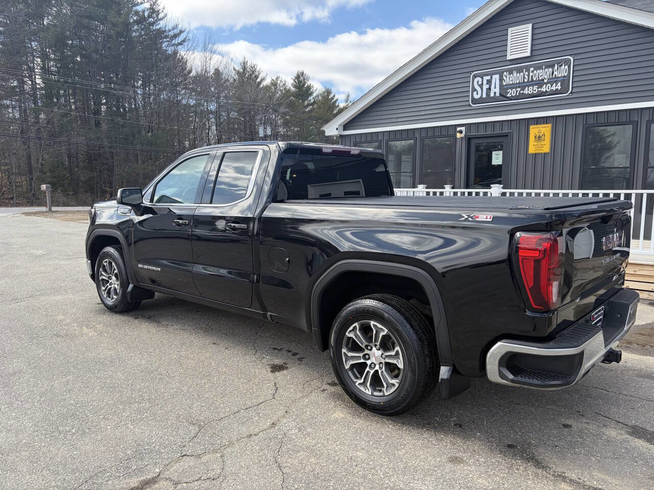 Used 2023 GMC Sierra 1500 SLE w/ X31 Off-Road Package image 6