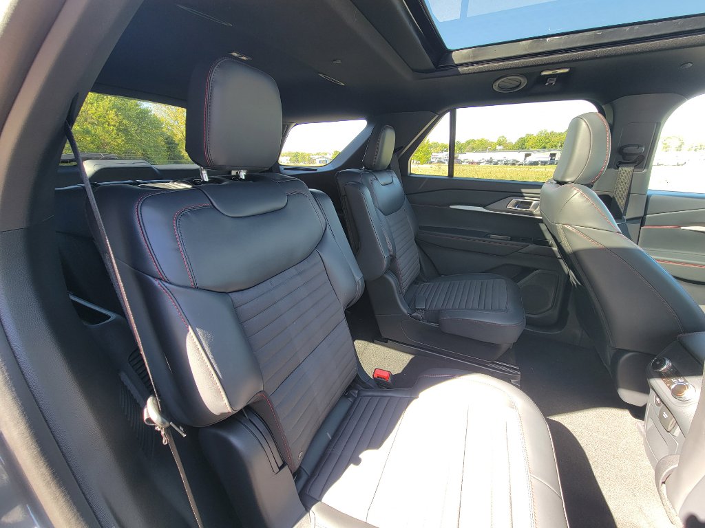 New 2026 Ford Explorer ST-Line w/ ST-Line Street Pack image 39