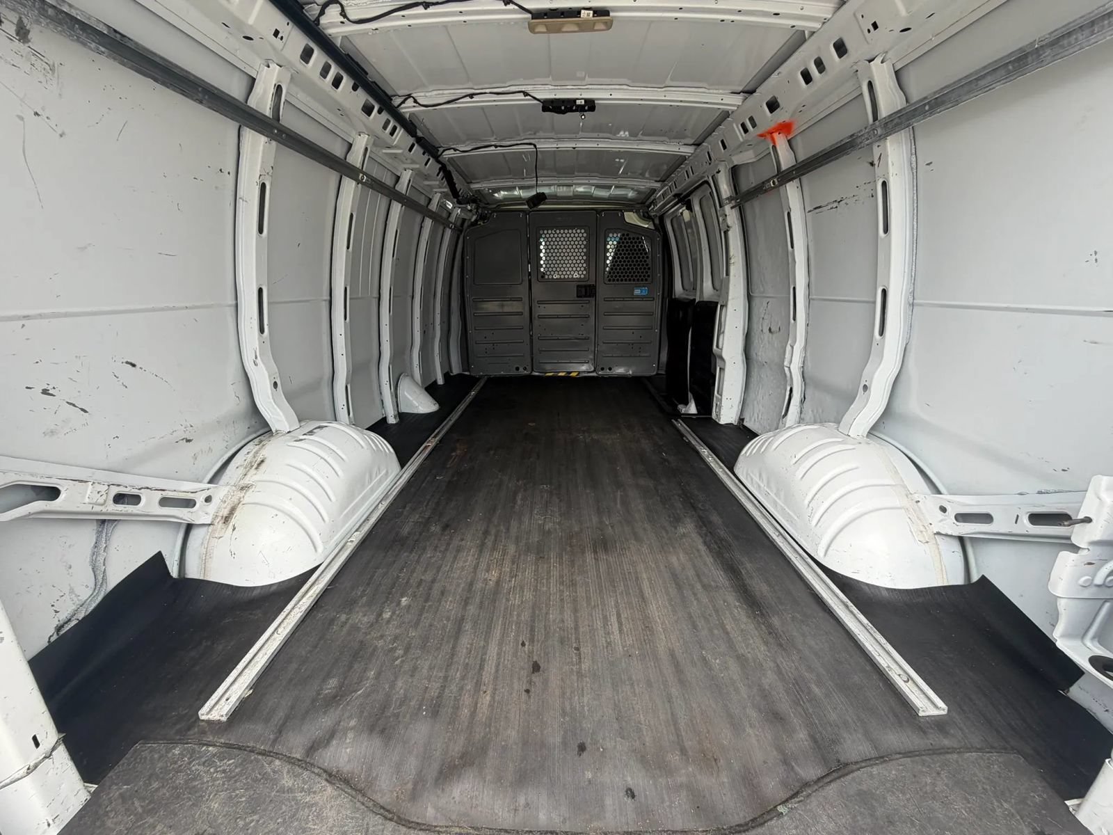 Used 2022 Chevrolet Express 3500 Extended w/ Driver Convenience Package RWD image 16