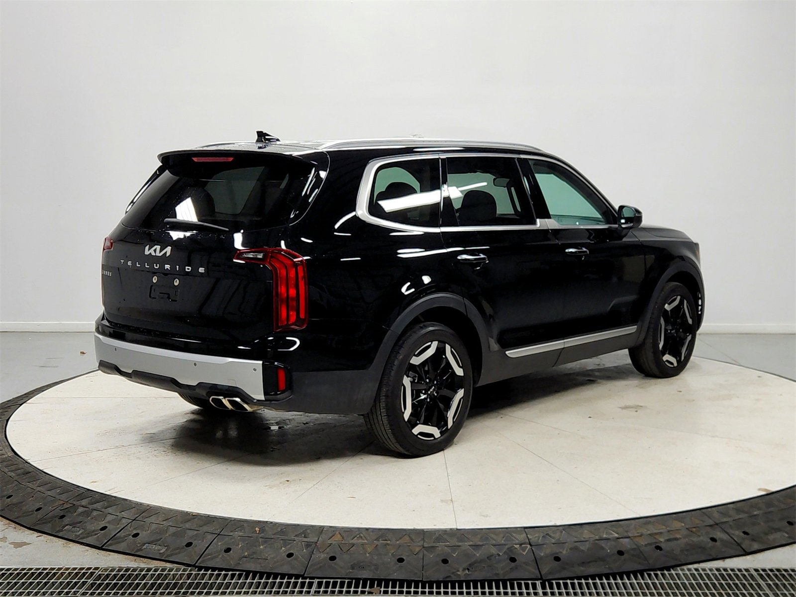 Used 2024 Kia Telluride S w/ S Sunroof Package image 7
