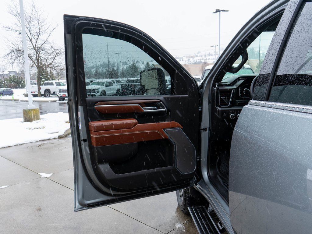 Used 2025 GMC Sierra 2500 Denali Ultimate image 18