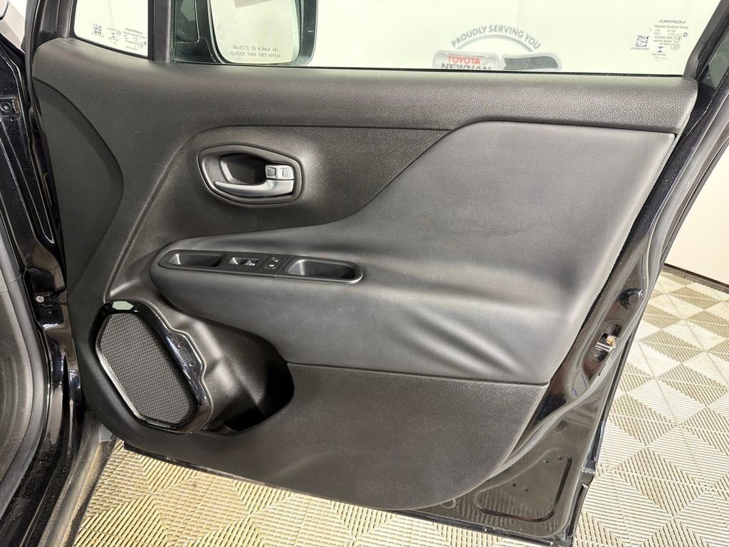 Used 2017 Jeep Renegade Altitude image 14