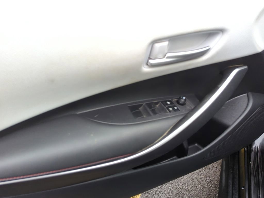 Used 2023 Toyota Corolla SE w/ SE Premium Package image 8