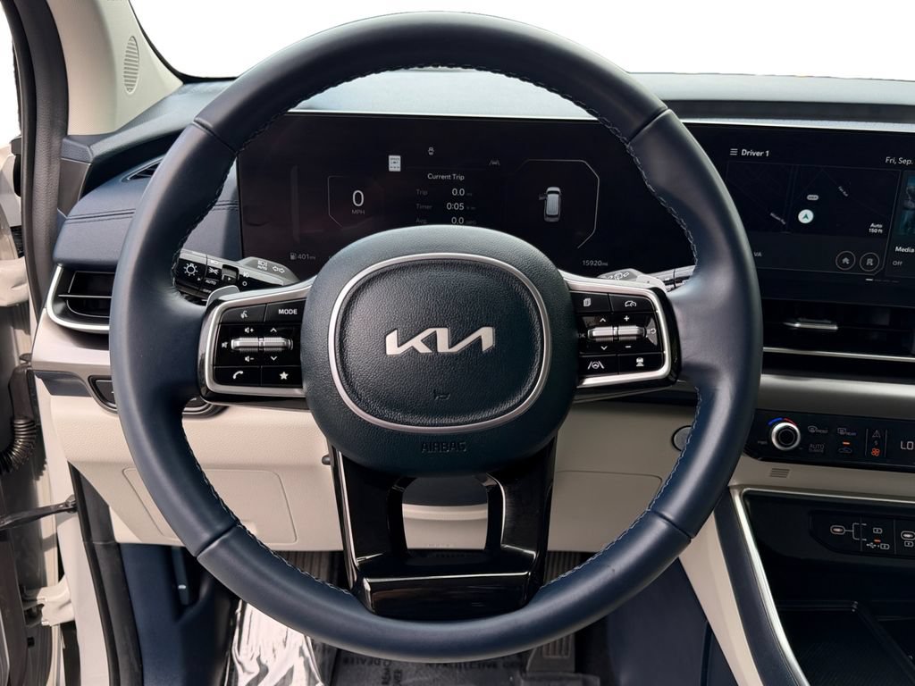Certified 2025 Kia Carnival SX w/ SX Dark Edition Package FWD image 18