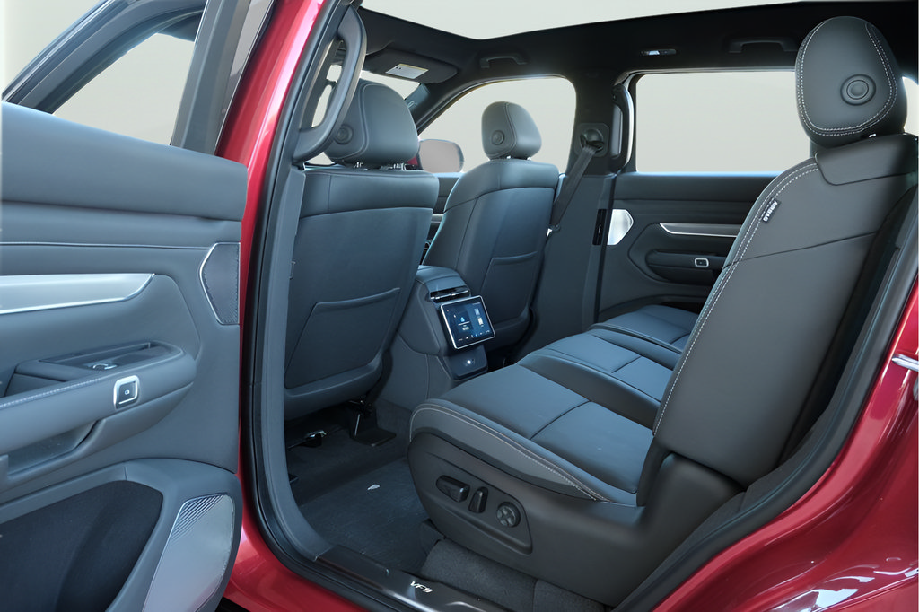New 2024 VinFast VF 9 Plus AWD/4WD image 16