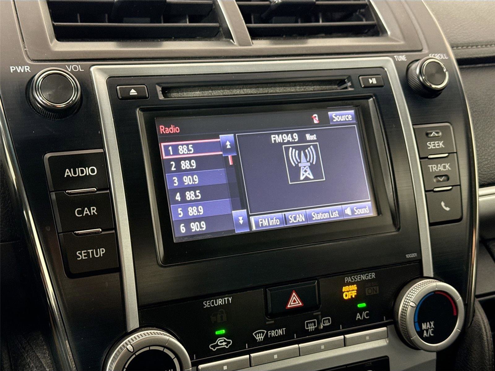 Used 2014 Toyota Camry SE w/ Fleet Convenience Package FWD image 19