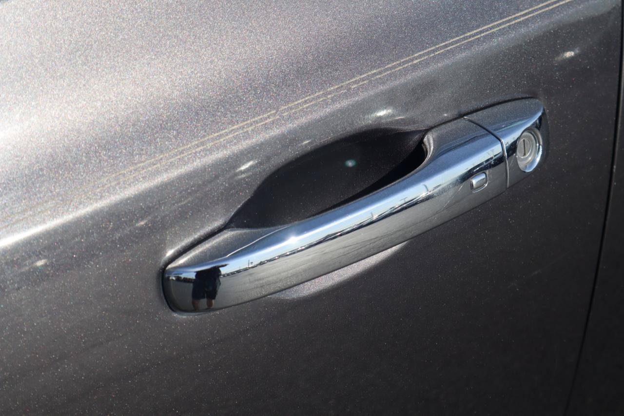 Used 2015 Chrysler 300 C w/ Light Group RWD image 24