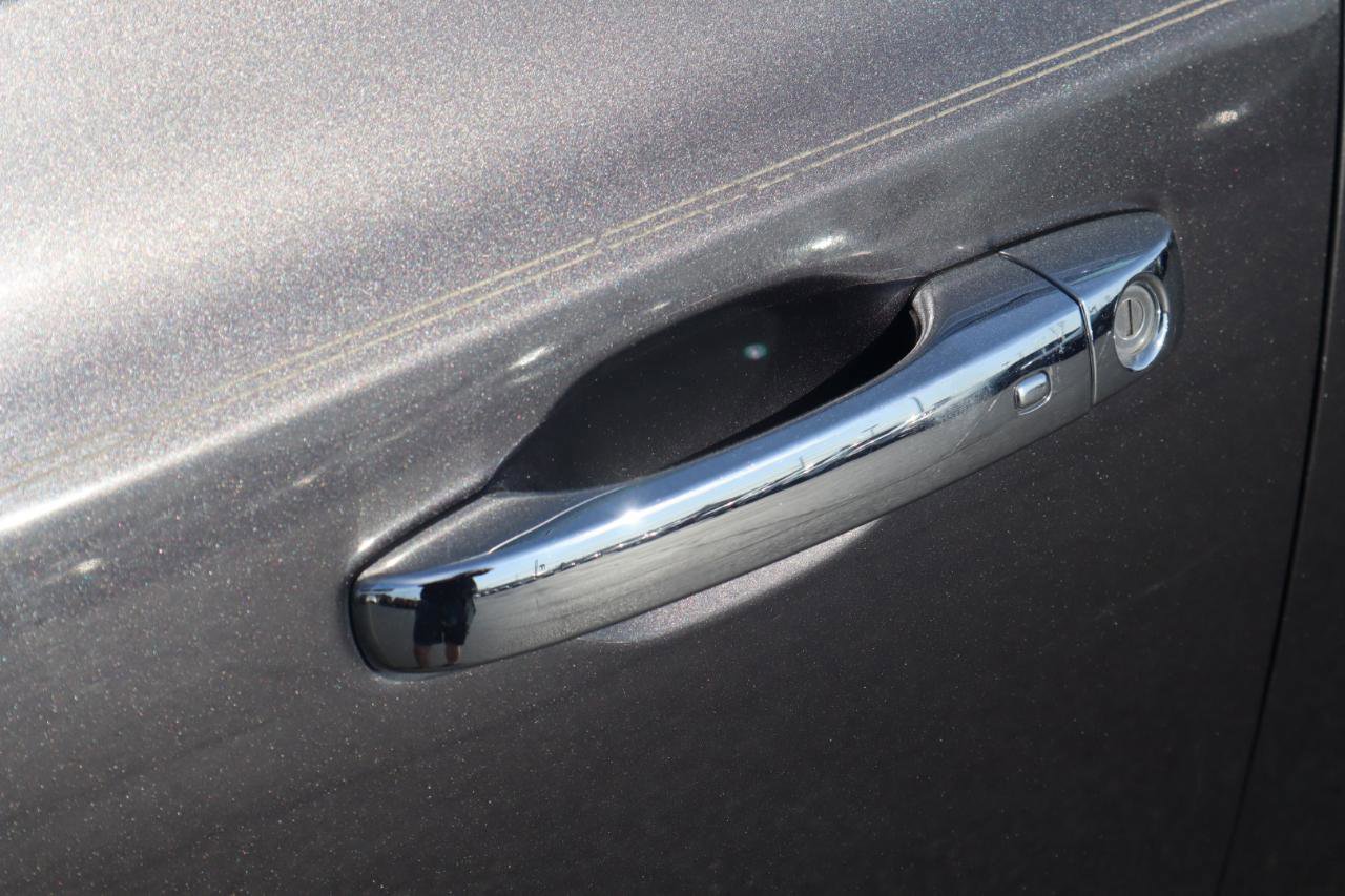 Used 2015 Chrysler 300 C w/ Light Group image 24