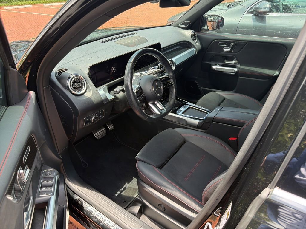 Used 2024 Mercedes-Benz GLB 35 AMG 4MATIC image 3