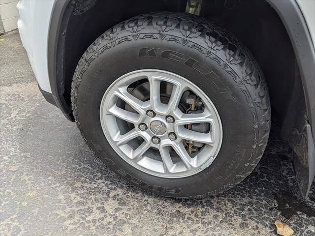 Used 2019 Jeep Grand Cherokee Laredo w/ Security & Convenience Group AWD/4WD image 7