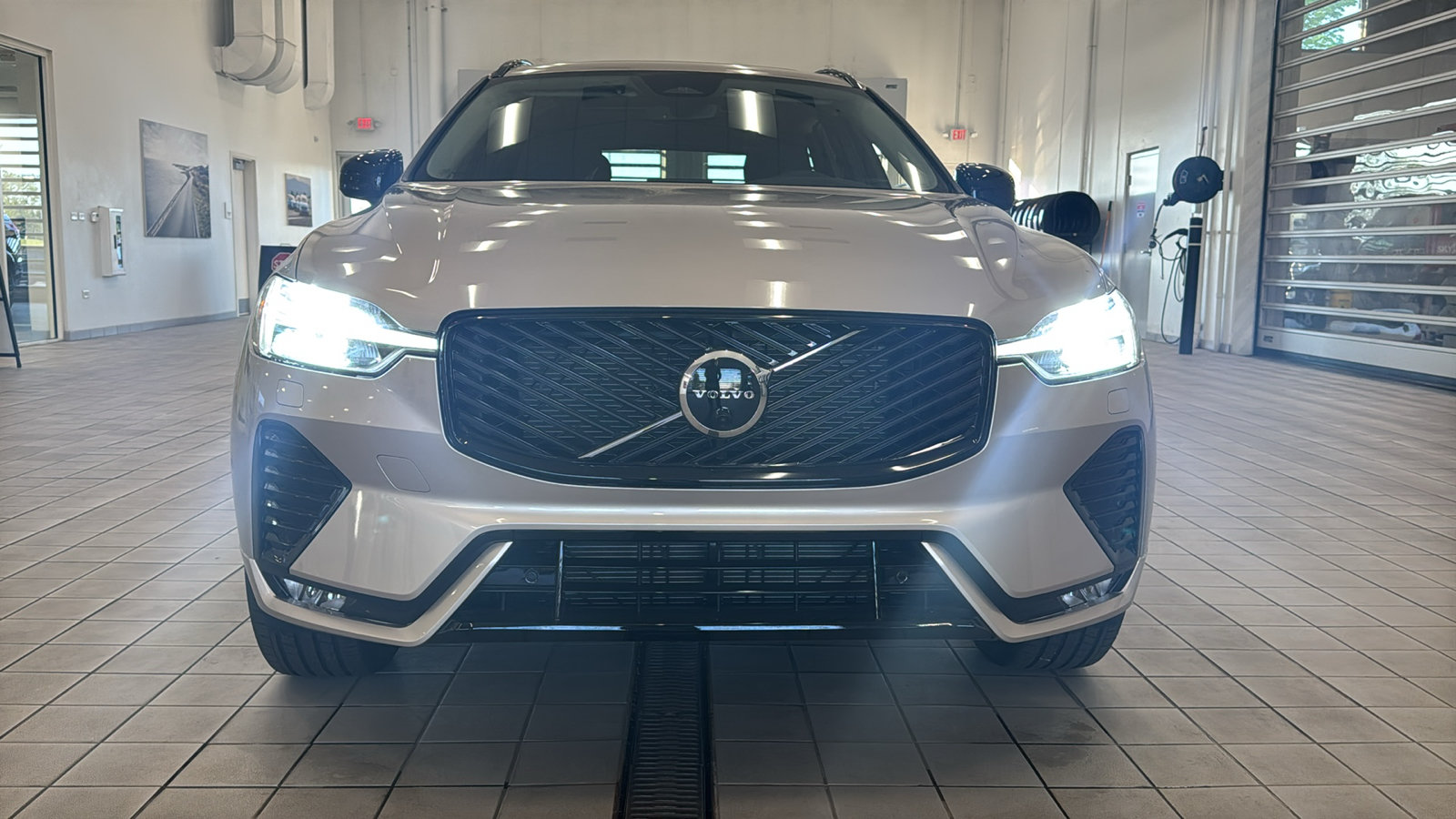 New 2026 Volvo XC60 B5 Plus w/ Protection Package Premier AWD/4WD image 10
