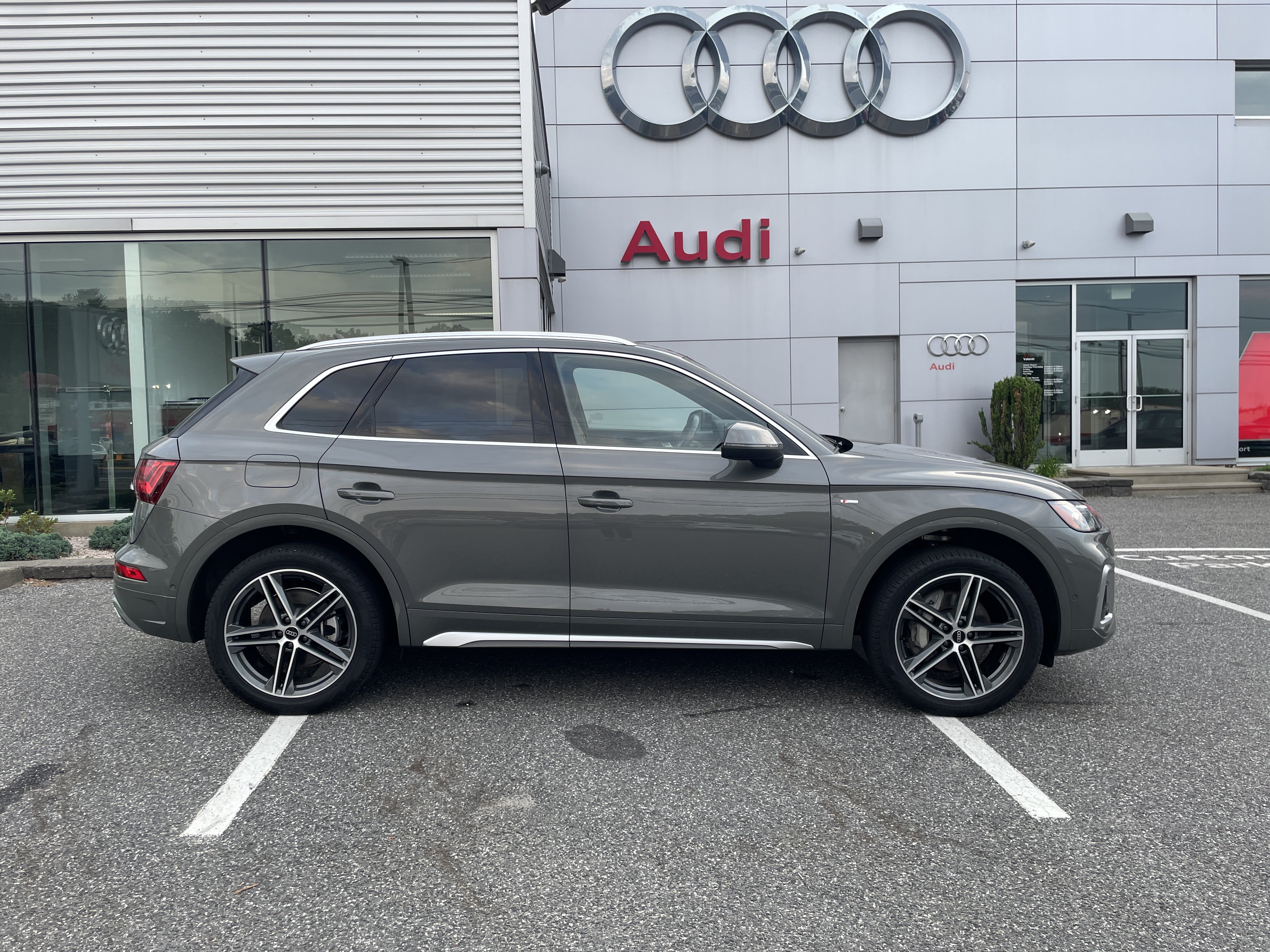 Certified 2023 Audi Q5 e Prestige w/ Prestige Package AWD/4WD image 3