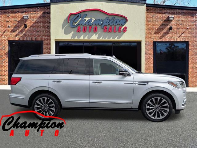 Used 2019 Lincoln Navigator Select w/ Technology Package RWD image 3