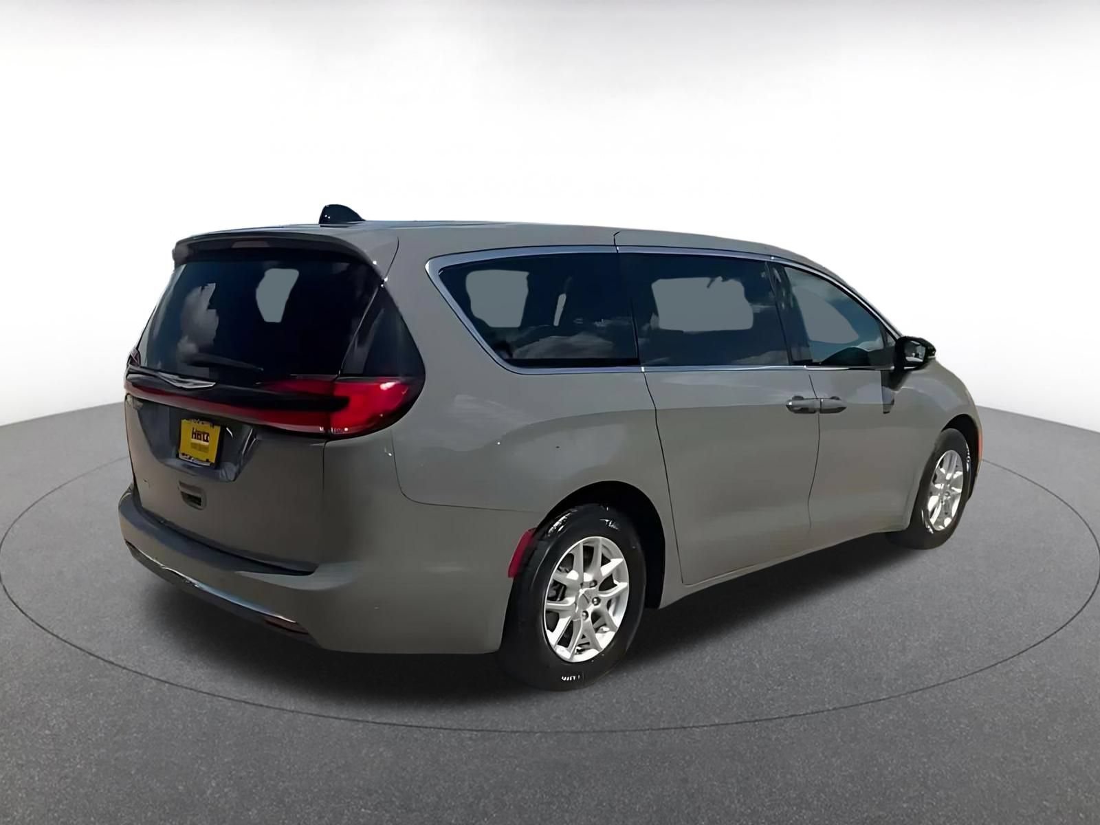 Used 2025 Chrysler Pacifica Select FWD image 13