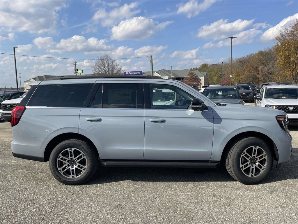 New 2025 Ford Expedition Active image 2