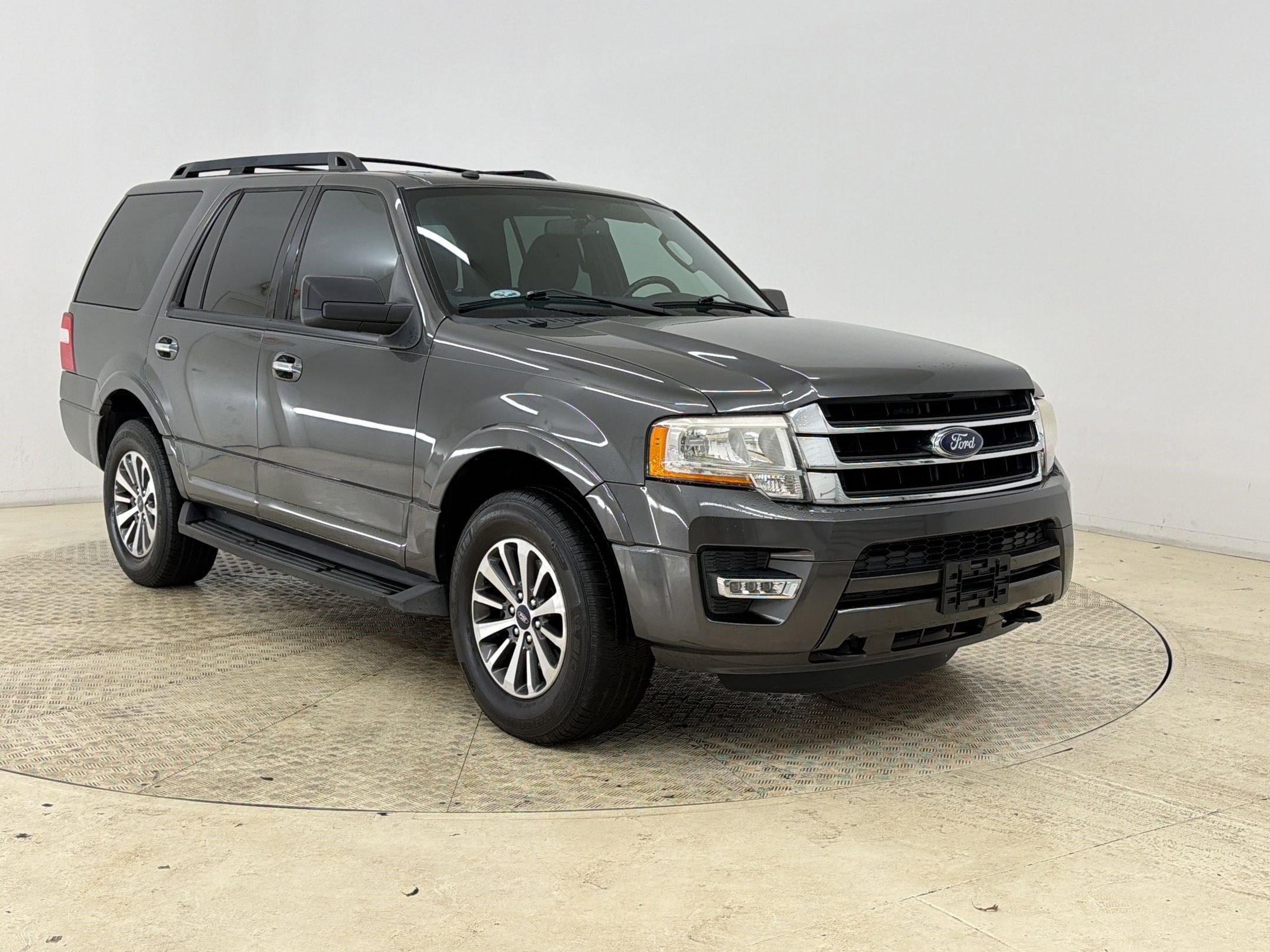 Used 2017 Ford Expedition XLT AWD/4WD image 7
