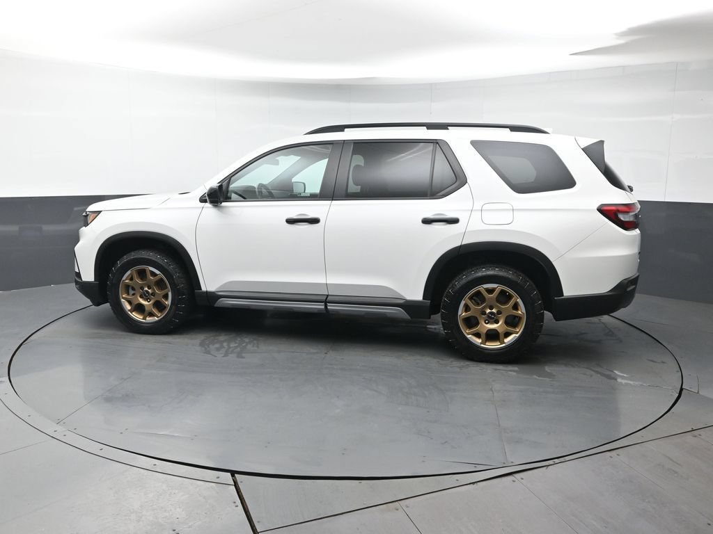 Certified 2024 Honda Pilot TrailSport image 3