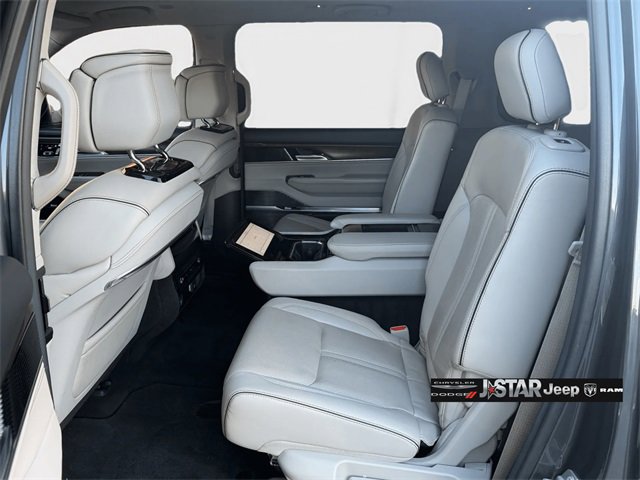 Used 2022 Jeep Grand Wagoneer Series II w/ Convenience Group III image 13