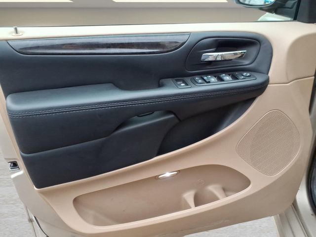 Used 2015 Dodge Grand Caravan SXT w/ UConnect Hands-Free Group image 17
