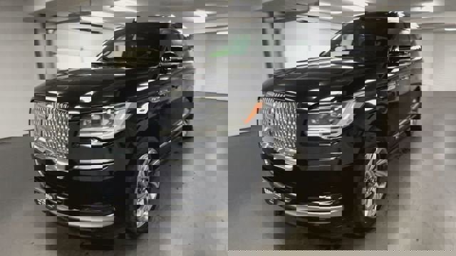 Used 2023 Lincoln Navigator Reserve image 4