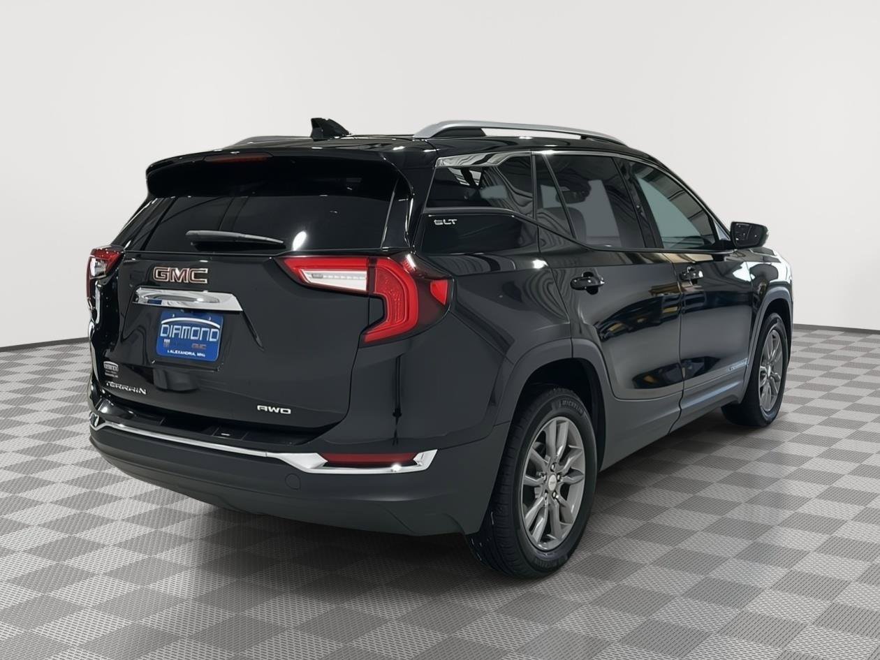 Used 2024 GMC Terrain SLT image 5