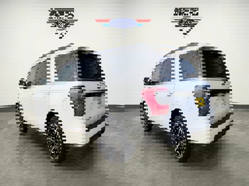 Used 2021 Ford Expedition Limited image 3