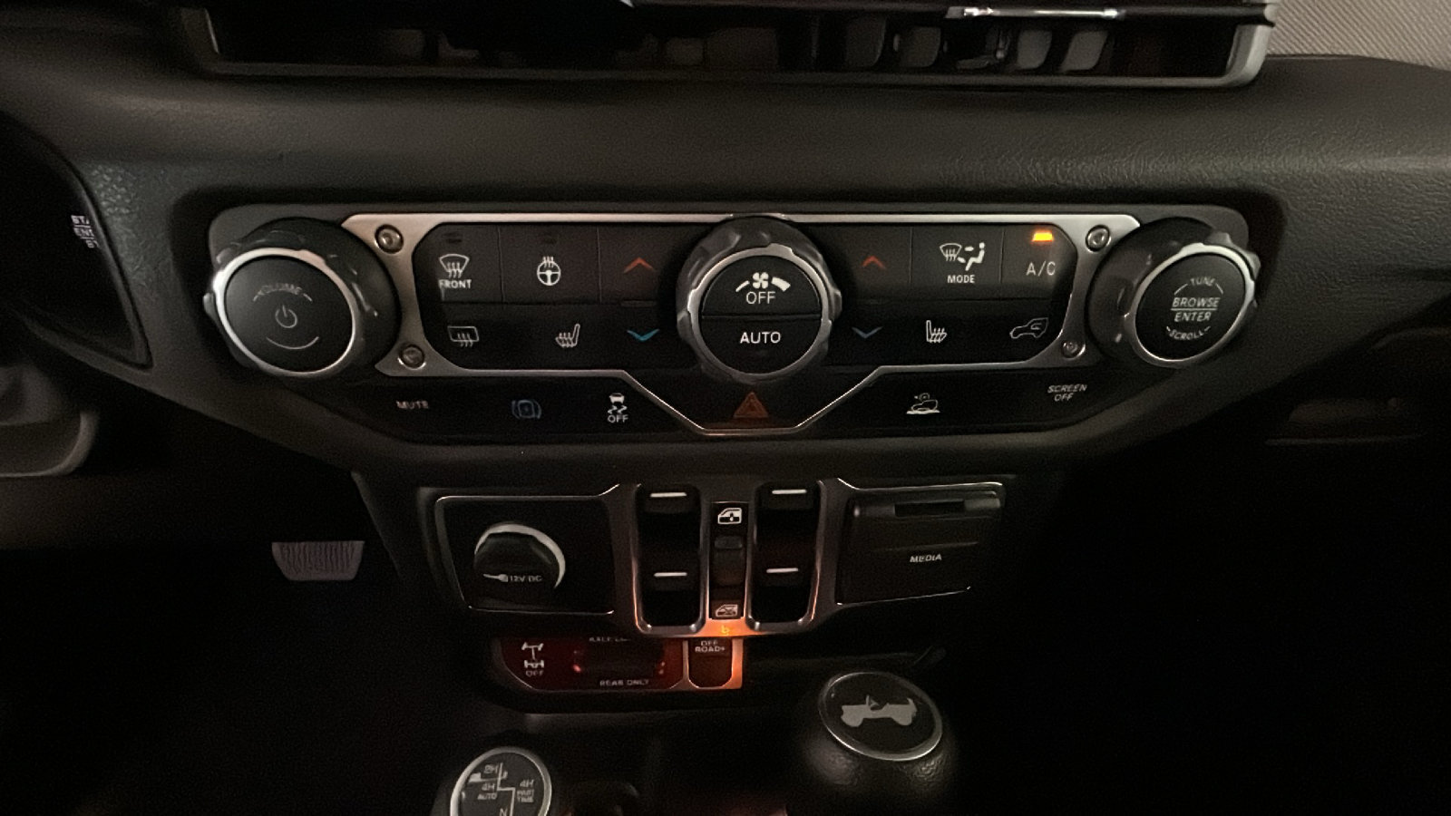 Used 2024 Jeep Wrangler Unlimited AWD/4WD image 27
