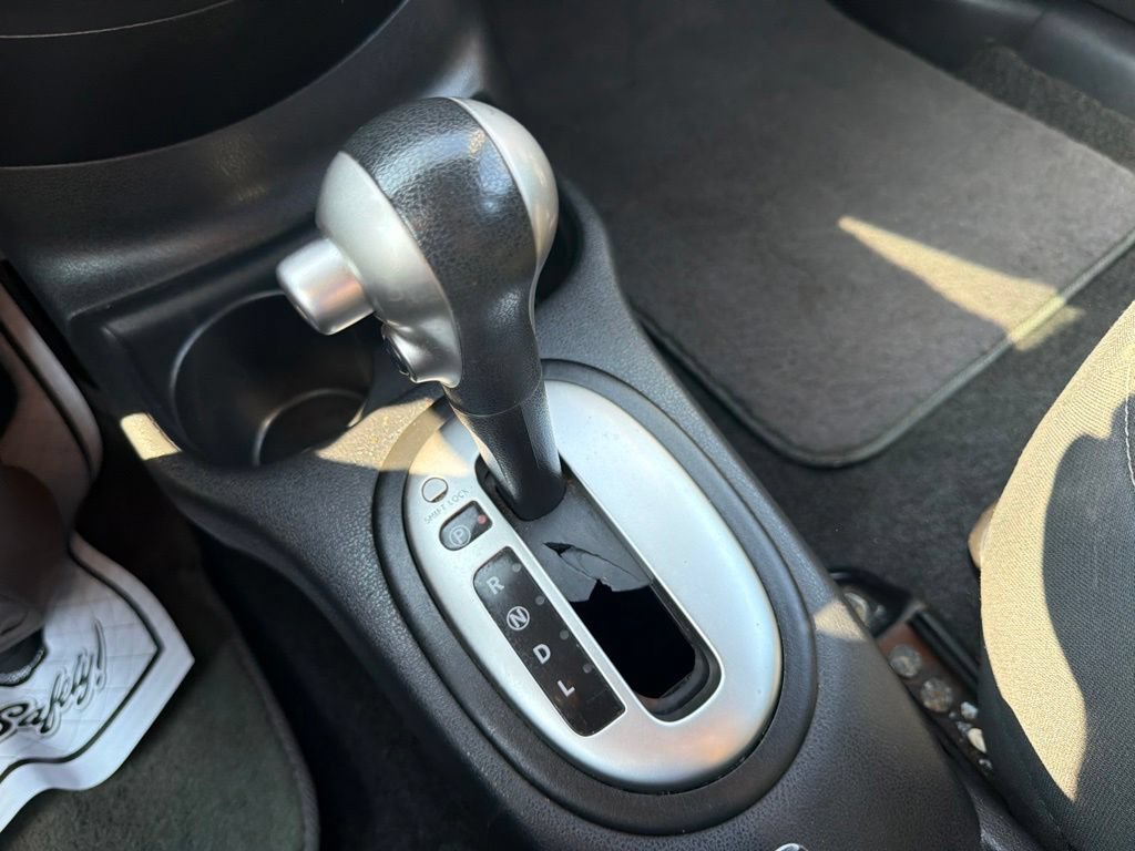 Used 2015 Nissan Versa SV FWD image 21