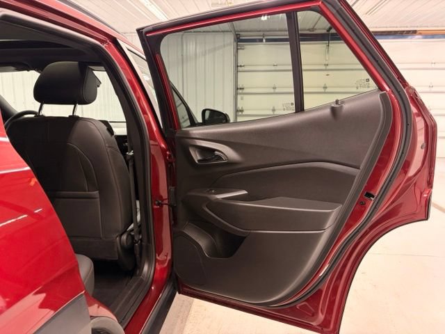 Used 2024 Chevrolet Trax RS w/ Sunroof Package FWD image 8