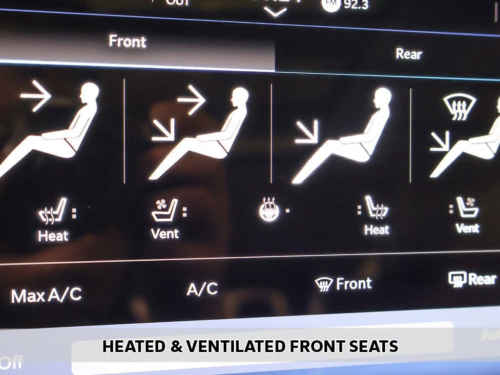 Used 2024 Chrysler Pacifica Limited image 8