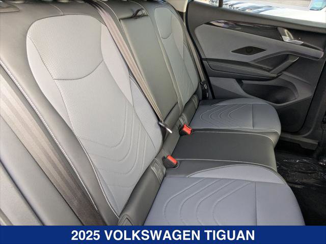 New 2025 Volkswagen Tiguan SE image 18