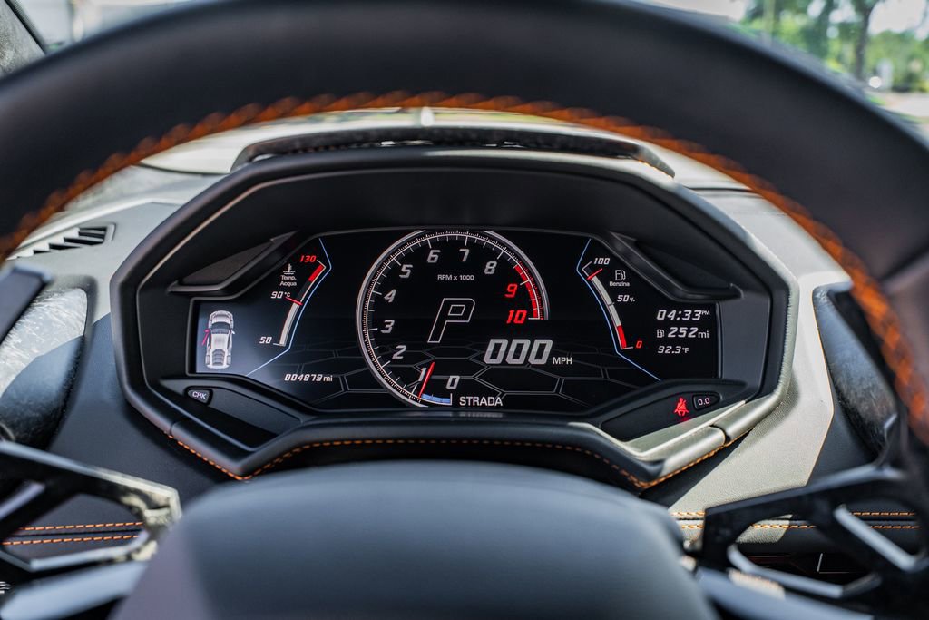 Used 2021 Lamborghini Huracan EVO RWD image 24