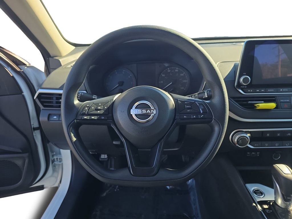 Used 2025 Nissan Altima 2.5 S image 13