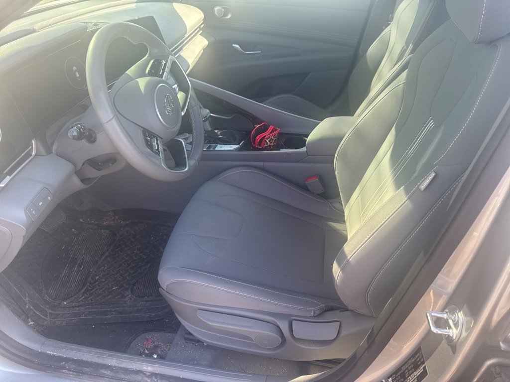 Used 2023 Hyundai Elantra SEL w/ Convenience Package image 6